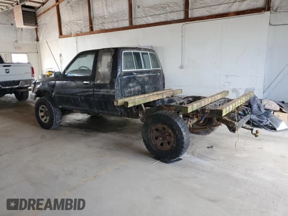 ✅ 1991 Toyota Pickup DLX • VIN: JT4VN13D3M5038603 • Lot: 67558545. Wystawiony na Copart z przebiegiem 145 534 mil. Bezpłatny archiwum sprzedaży aukcyjnych z USA i szczegółowy raport historii pojazdu na DreamBid. Zdjęcie 2.