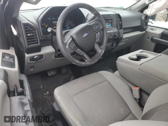 ✅ 2017 Ford F-150 XL • VIN: 1FTMF1CP0HFC86391 • Lot: 85509444. Wystawiony na Copart z przebiegiem 69 218 mil. Bezpłatny archiwum sprzedaży aukcyjnych z USA i szczegółowy raport historii pojazdu na DreamBid. Zdjęcie 8.