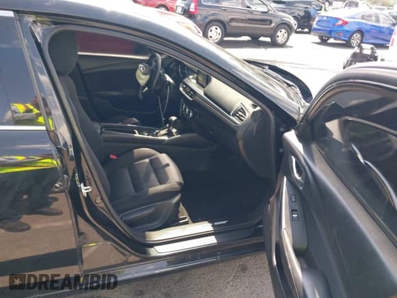 ✅ 2016 Mazda 6 i Sport • VIN: JM1GJ1U5XG1411286 • Lot: 43061615. Wystawiony na IAAI z przebiegiem 116 723 mil. Bezpłatny archiwum sprzedaży aukcyjnych z USA i szczegółowy raport historii pojazdu na DreamBid. Zdjęcie 5.