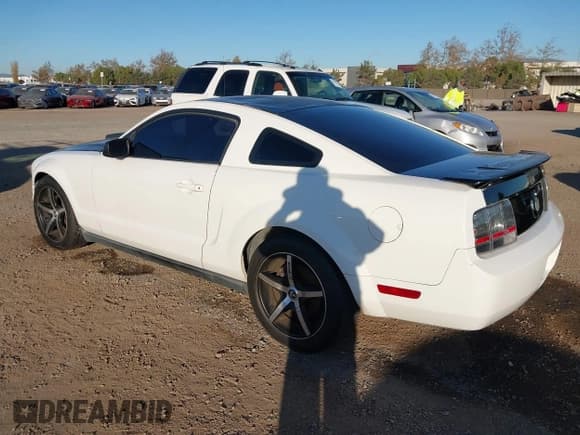 ✅ 2007 Ford Mustang Deluxe • VIN: 1ZVHT80N475210616 • Lot: 43895736. Listed on IAAI with 205,099 mi. Free auction sales archive from the USA and detailed vehicle history report at DreamBid. Image 3.