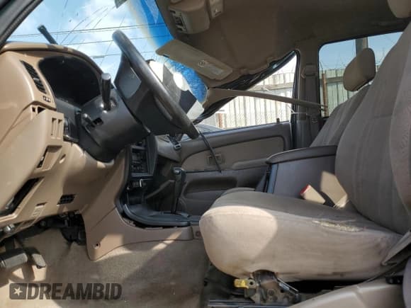 ✅ 2001 Toyota 4Runner SR5 • VIN: JT3GN86R010215856 • Lot: 91670515. Wystawiony na Copart z przebiegiem 199 172 mil. Bezpłatny archiwum sprzedaży aukcyjnych z USA i szczegółowy raport historii pojazdu na DreamBid. Zdjęcie 7.