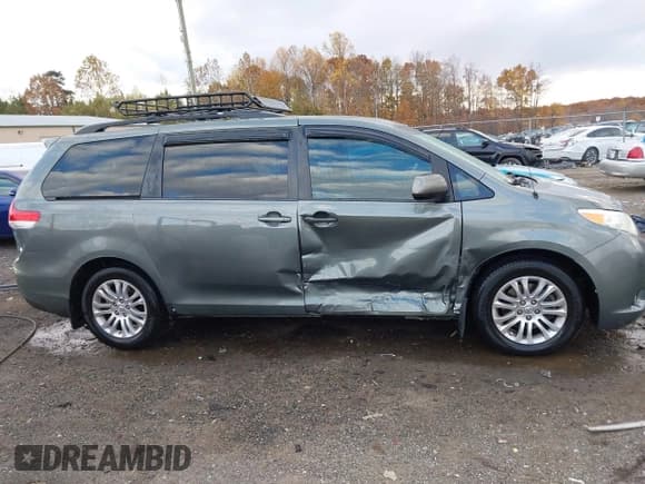 ✅ 2014 Toyota Sienna XLE • VIN: 5TDYK3DCXES436166 • Lot: 43661250. Listed on IAAI with 119,504 mi. Free auction sales archive from the USA and detailed vehicle history report at DreamBid. Image 14.