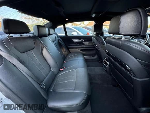 ✅ 2019 BMW 7 Series 740e xDrive • VIN: WBA7J2C54KB246438 • Lot: 41126974. Wystawiony na Copart z przebiegiem 32 986 mil. Bezpłatny archiwum sprzedaży aukcyjnych z USA i szczegółowy raport historii pojazdu na DreamBid. Zdjęcie 6.