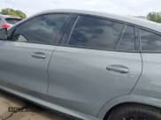 ✅ 2022 BMW X6 M50i • VIN: 5UXCY8C01N9J87217 • Lot: 43415875. Wystawiony na IAAI z przebiegiem 27 952 mil. Bezpłatny archiwum sprzedaży aukcyjnych z USA i szczegółowy raport historii pojazdu na DreamBid. Zdjęcie 14.