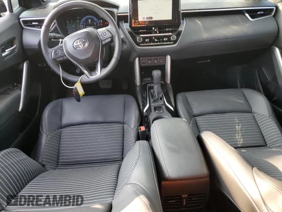 ✅ 2024 Toyota Corolla Cross Hybrid XSE • VIN: 7MUFBABG4RV043826 • Lot: 90267265. Wystawiony na Copart z przebiegiem 18 801 mil. Bezpłatny archiwum sprzedaży aukcyjnych z USA i szczegółowy raport historii pojazdu na DreamBid. Zdjęcie 8.