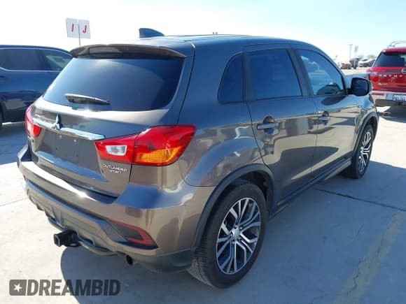 ✅ 2018 Mitsubishi Outlander ES • VIN: JA4AP3AU0JU022345 • Lot: 43436118. Listed on IAAI with 121,596 mi. Free auction sales archive from the USA and detailed vehicle history report at DreamBid. Image 4.