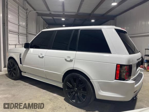 ✅ 2011 Land Rover Range Rover SC • VIN: SALMF1E46BA357805 • Lot: 45029615. Wystawiony na Copart z przebiegiem 120 381 mil. Bezpłatny archiwum sprzedaży aukcyjnych z USA i szczegółowy raport historii pojazdu na DreamBid. Zdjęcie 3.