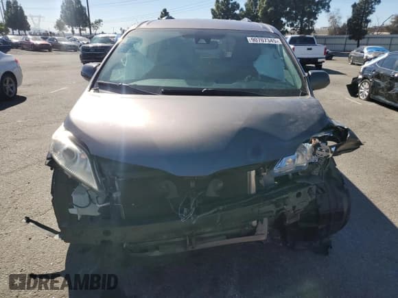 ✅ 2020 Toyota Sienna LE • VIN: 5TDKZ3DC6LS065280 • Лот: 90707345. Опубликован ранее на Copart с пробегом 97 157 миль. Бесплатный доступ к архиву аукционных продаж из США и подробный отчёт об истории автомобиля на DreamBid. Изображение 5.