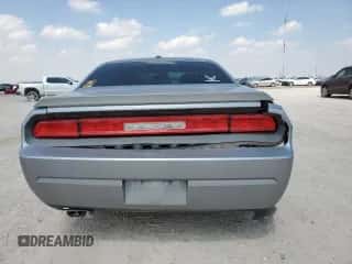 2014 Dodge Challenger SXT z VIN 2C3CDYAG7EH231853, wystawiony jako Copart lot #57032924 z przebiegiem 160 093 mil mil oraz Szkoda całkowita • Salvage title. Historia ofert i sprzedaży dostępna na DreamBid. Obrazek 6.