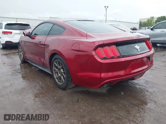 ✅ 2016 Ford Mustang V6 • VIN: 1FA6P8AM9G5283698 • Lot: 42111575. Listed on IAAI with 111,062 mi. Free auction sales archive from the USA and detailed vehicle history report at DreamBid. Image 3.