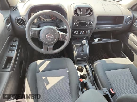 ✅ 2017 Jeep Patriot Sport • VIN: 1C4NJPBB9HD172848 • Lot: 81041065. Wystawiony na Copart z przebiegiem 41 623 mil. Bezpłatny archiwum sprzedaży aukcyjnych z USA i szczegółowy raport historii pojazdu na DreamBid. Zdjęcie 8.