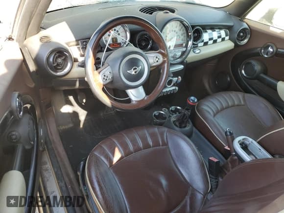 ✅ 2008 MINI Clubman • VIN: WMWML33508TJ46178 • Lot: 68038465. Listed on Copart with 162,812 mi. Free auction sales archive from the USA and detailed vehicle history report at DreamBid. Image 8.