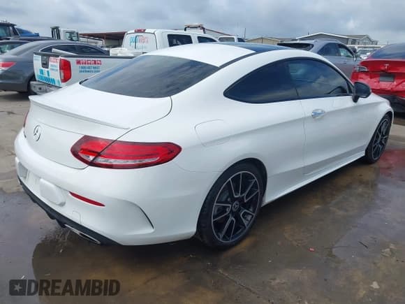 ✅ 2019 Mercedes-Benz C 300 • VIN: WDDWJ8DB0KF784235 • Lot: 42675927. Wystawiony na IAAI z przebiegiem 79 652 mil. Bezpłatny archiwum sprzedaży aukcyjnych z USA i szczegółowy raport historii pojazdu na DreamBid. Zdjęcie 4.