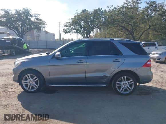 ✅ 2014 Mercedes-Benz M 350 • VIN: 4JGDA2EB6EA309666 • Lot: 43915898. Wystawiony na IAAI z przebiegiem 143 805 mil. Bezpłatny archiwum sprzedaży aukcyjnych z USA i szczegółowy raport historii pojazdu na DreamBid. Zdjęcie 14.