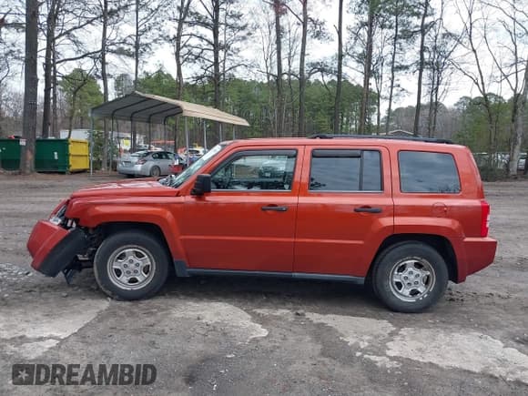 ✅ 2009 Jeep Patriot Sport • VIN: 1J4FT28B69D122011 • Lot: 41740188. Wystawiony na IAAI z przebiegiem 111 848 mil. Bezpłatny archiwum sprzedaży aukcyjnych z USA i szczegółowy raport historii pojazdu na DreamBid. Zdjęcie 14.