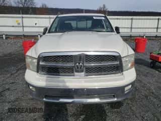 2009 Dodge 1500 SLT z VIN 1D3HV18TX9S777920, wystawiony jako Copart lot #82834554 z przebiegiem 143 558 mil mil oraz Czysty tytuł • Clean title. Historia ofert i sprzedaży dostępna na DreamBid. Obrazek 5.