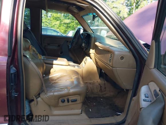 ✅ 1999 GMC Sierra 1500 SLE • VIN: 2GTEK19T8X1511568 • Лот: 42558222. Опубликован ранее на IAAI с пробегом 424 617 миль. Бесплатный доступ к архиву аукционных продаж из США и подробный отчёт об истории автомобиля на DreamBid. Изображение 5.