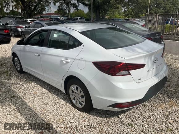 ✅ 2019 Hyundai Elantra SE • VIN: 5NPD74LF2KH451103 • Lot: 65842045. Wystawiony na Copart z przebiegiem Nie podano. Bezpłatny archiwum sprzedaży aukcyjnych z USA i szczegółowy raport historii pojazdu na DreamBid. Zdjęcie 2.