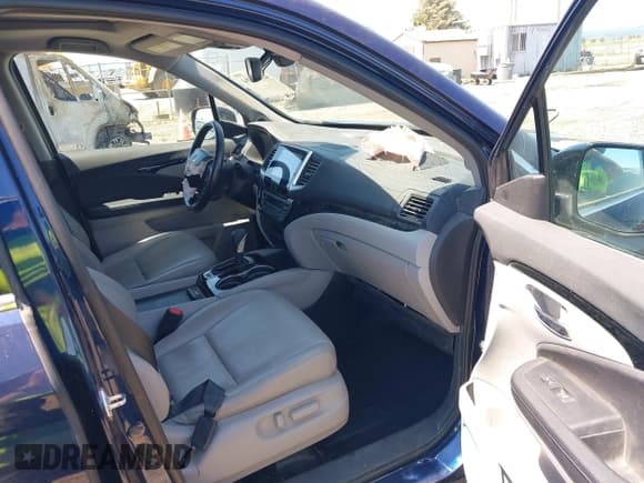 ✅ 2019 Honda Ridgeline RTL-E • VIN: 5FPYK3F79KB027096 • Lot: 42613084. Listed on IAAI with 76,600 mi. Free auction sales archive from the USA and detailed vehicle history report at DreamBid. Image 5.