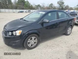 2012 Chevrolet Sonic LT z VIN 1G1JD5SH9C4199306, wystawiony jako Copart lot #51965465 z przebiegiem 176 662 mil mil oraz Czysty tytuł • Clean title. Historia ofert i sprzedaży dostępna na DreamBid. Obrazek 1.