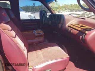 1996 Chevrolet Silverado 3500 с VIN 1GBHC39F0TE239062, выставлен на аукционе IAAI как лот 42996155 с пробегом 75 989 миль миль и . История ставок и продаж доступна на DreamBid. Изображение 5.