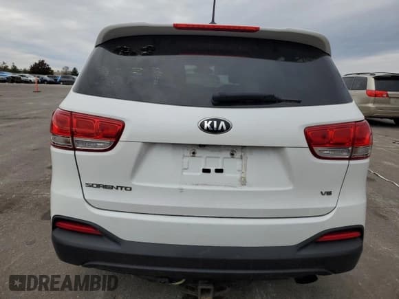 ✅ 2016 Kia Sorento LX • VIN: 5XYPGDA57GG178939 • Lot: 93410375. Wystawiony na Copart z przebiegiem 188 378 mil. Bezpłatny archiwum sprzedaży aukcyjnych z USA i szczegółowy raport historii pojazdu na DreamBid. Zdjęcie 6.