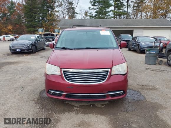 ✅ 2014 Chrysler Town & Country Touring • VIN: 2C4RC1BG1ER225555 • Lot: 43650003. Wystawiony na IAAI z przebiegiem 190 866 mil. Bezpłatny archiwum sprzedaży aukcyjnych z USA i szczegółowy raport historii pojazdu na DreamBid. Zdjęcie 12.