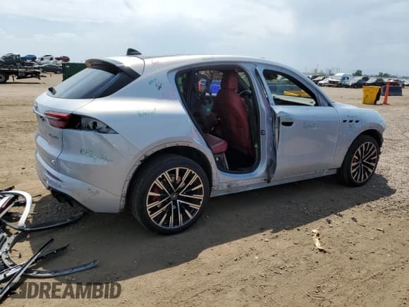 ✅ 2023 Maserati Grecale Modena • VIN: ZN682AVM6P7407903 • Lot: 66948375. Listed on Copart with 33,334 mi. Free auction sales archive from the USA and detailed vehicle history report at DreamBid. Image 3.