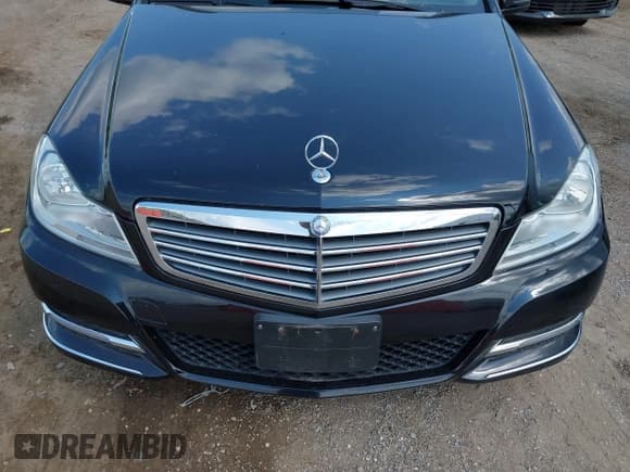 ✅ 2012 Mercedes-Benz C 300 Sport • VIN: WDDGF8BB4CA627685 • Lot: 42871750. Listed on IAAI with 128,580 mi. Free auction sales archive from the USA and detailed vehicle history report at DreamBid. Image 6.