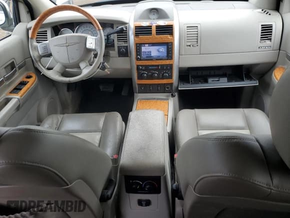 ✅ 2009 Chrysler Aspen Limited • VIN: 1A8HW58T79F715678 • Лот: 47619075. Опубликован ранее на Copart с пробегом 145 079 миль. Бесплатный доступ к архиву аукционных продаж из США и подробный отчёт об истории автомобиля на DreamBid. Изображение 8.