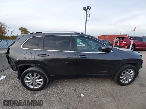✅ 2016 Jeep Cherokee Limited • VIN: 1C4PJMDS2GW212761 • Lot: 43636535. Wystawiony na IAAI z przebiegiem 88 007 mil. Bezpłatny archiwum sprzedaży aukcyjnych z USA i szczegółowy raport historii pojazdu na DreamBid. Zdjęcie 13.