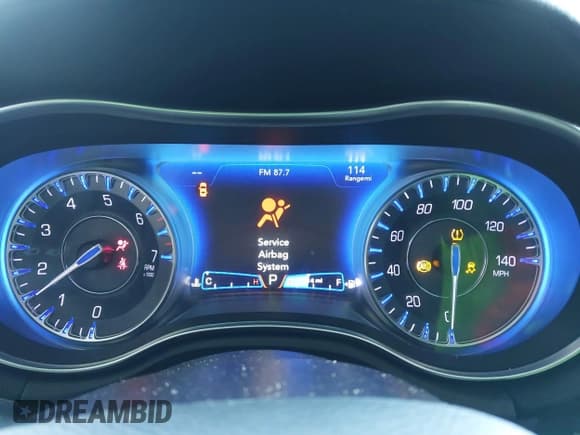 ✅ 2019 Chrysler 300 Limited • VIN: 2C3CCAEG0KH693512 • Lot: 43685367. Wystawiony na IAAI z przebiegiem 108 920 mil. Bezpłatny archiwum sprzedaży aukcyjnych z USA i szczegółowy raport historii pojazdu na DreamBid. Zdjęcie 7.