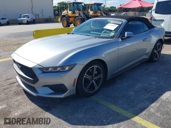 ✅ 2025 Ford Mustang EcoBoost Premium • VIN: 1FAGP8UH8S5110962 • Lot: 43758049. Wystawiony na IAAI z przebiegiem 13 314 mil. Bezpłatny archiwum sprzedaży aukcyjnych z USA i szczegółowy raport historii pojazdu na DreamBid. Zdjęcie 2.