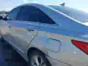 2013 Hyundai Sonata SE z VIN 5NPEC4AC1DH786882, wystawiony jako IAAI lot #43387867 z przebiegiem 113 121 mil mil oraz . Historia ofert i sprzedaży dostępna na DreamBid. Obrazek 19.