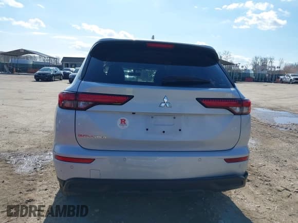 ✅ 2023 Mitsubishi Outlander ES • VIN: JA4J4TA83PZ036036 • Lot: 41887274. Wystawiony na IAAI z przebiegiem 26 881 mil. Bezpłatny archiwum sprzedaży aukcyjnych z USA i szczegółowy raport historii pojazdu na DreamBid. Zdjęcie 16.