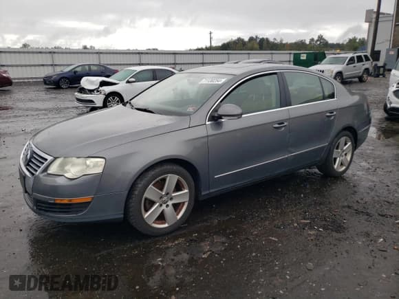 ✅ 2008 Volkswagen Passat 2.0T • VIN: WVWAK93CX8P112784 • Лот: 71130254. Опубликован ранее на Copart с пробегом 141 999 миль. Бесплатный доступ к архиву аукционных продаж из США и подробный отчёт об истории автомобиля на DreamBid. Изображение 1.