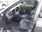 ✅ 2022 Toyota Highlander Hybrid XLE • VIN: 5TDGBRCH7NS541727 • Lot: 43573558. Wystawiony na IAAI z przebiegiem 79 995 mil. Bezpłatny archiwum sprzedaży aukcyjnych z USA i szczegółowy raport historii pojazdu na DreamBid. Zdjęcie 5.