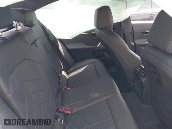 ✅ 2024 BMW 5 Series 530i xDrive • VIN: WBA53FJ09RCR24363 • Lot: 42259977. Listed on IAAI with 19,003 mi. Free auction sales archive from the USA and detailed vehicle history report at DreamBid. Image 8.