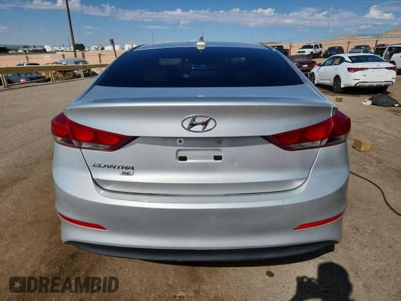 2017 Hyundai Elantra SE z VIN 5NPD74LF0HH201576, wystawiony jako Copart lot #85171515 z przebiegiem 81 010 mil mil oraz Szkoda całkowita • Salvage title. Historia ofert i sprzedaży dostępna na DreamBid. Obrazek 6.