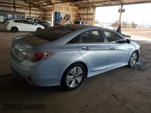 ✅ 2013 Hyundai Sonata • VIN: KMHEC4A46DA079871 • Lot: 85435125. Listed on Copart with 182,941 mi. Free auction sales archive from the USA and detailed vehicle history report at DreamBid. Image 3.