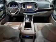 ✅ 2016 Toyota Highlander Limited • VIN: 5TDDKRFH5GS317244 • Лот: 90670335. Опубликован ранее на Copart с пробегом 156 743 миль. Бесплатный доступ к архиву аукционных продаж из США и подробный отчёт об истории автомобиля на DreamBid. Изображение 8.