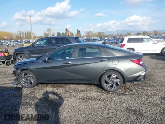 ✅ 2025 Hyundai Elantra SEL Convenience • VIN: KMHLS4DG6SU873023 • Lot: 43646971. Listed on IAAI with 23,169 mi. Free auction sales archive from the USA and detailed vehicle history report at DreamBid. Image 15.