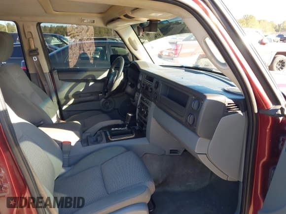 ✅ 2007 Jeep Commander Sport • VIN: 1J8HH48P17C673286 • Lot: 41361680. Listed on IAAI with 229,407 mi. Free auction sales archive from the USA and detailed vehicle history report at DreamBid. Image 5.