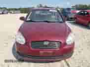 2009 Hyundai Accent Auto GLS z VIN KMHCN46C39U323175, wystawiony jako Copart lot #71560944 z przebiegiem 102 264 mil mil oraz Czysty tytuł • Clean title. Historia ofert i sprzedaży dostępna na DreamBid. Obrazek 5.