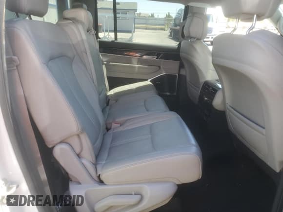 ✅ 2024 Jeep Wagoneer • VIN: 1C4SJSAP9RS112505 • Лот: 61085575. Опубликован ранее на Copart с пробегом 59 326 миль. Бесплатный доступ к архиву аукционных продаж из США и подробный отчёт об истории автомобиля на DreamBid. Изображение 10.