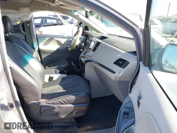 ✅ 2012 Toyota Sienna SE • VIN: 5TDXK3DC3CS189064 • Lot: 42022390. Listed on IAAI with 193,016 mi. Free auction sales archive from the USA and detailed vehicle history report at DreamBid. Image 5.