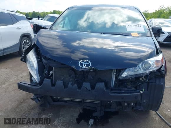 ✅ 2017 Toyota Sienna XLE Auto Access Seat • VIN: 5TDYZ3DC6HS875509 • Lot: 42367524. Listed on IAAI with 169,345 mi. Free auction sales archive from the USA and detailed vehicle history report at DreamBid. Image 6.