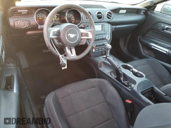 ✅ 2015 Ford Mustang V6 • VIN: 1FA6P8AM9F5323163 • Lot: 90539845. Wystawiony na Copart z przebiegiem 116 304 mil. Bezpłatny archiwum sprzedaży aukcyjnych z USA i szczegółowy raport historii pojazdu na DreamBid. Zdjęcie 8.