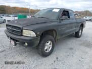 ✅ 2000 Dodge Dakota • VIN: 1B7GG22X1YS508459 • Лот: 43657904. Опубликован ранее на IAAI с пробегом 240 025 миль. Бесплатный доступ к архиву аукционных продаж из США и подробный отчёт об истории автомобиля на DreamBid. Изображение 2.