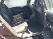 ✅ 2019 Volvo S90 Momentum • VIN: LVY102AK1KP079116 • Lot: 42422745. Wystawiony na IAAI z przebiegiem 17 087 mil. Bezpłatny archiwum sprzedaży aukcyjnych z USA i szczegółowy raport historii pojazdu na DreamBid. Zdjęcie 8.